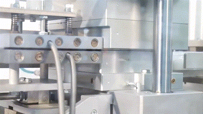 thermoforming of deep blisters on a packaging machine